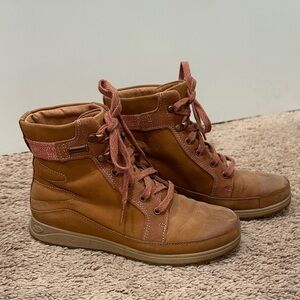 Genuine leather hiking boots